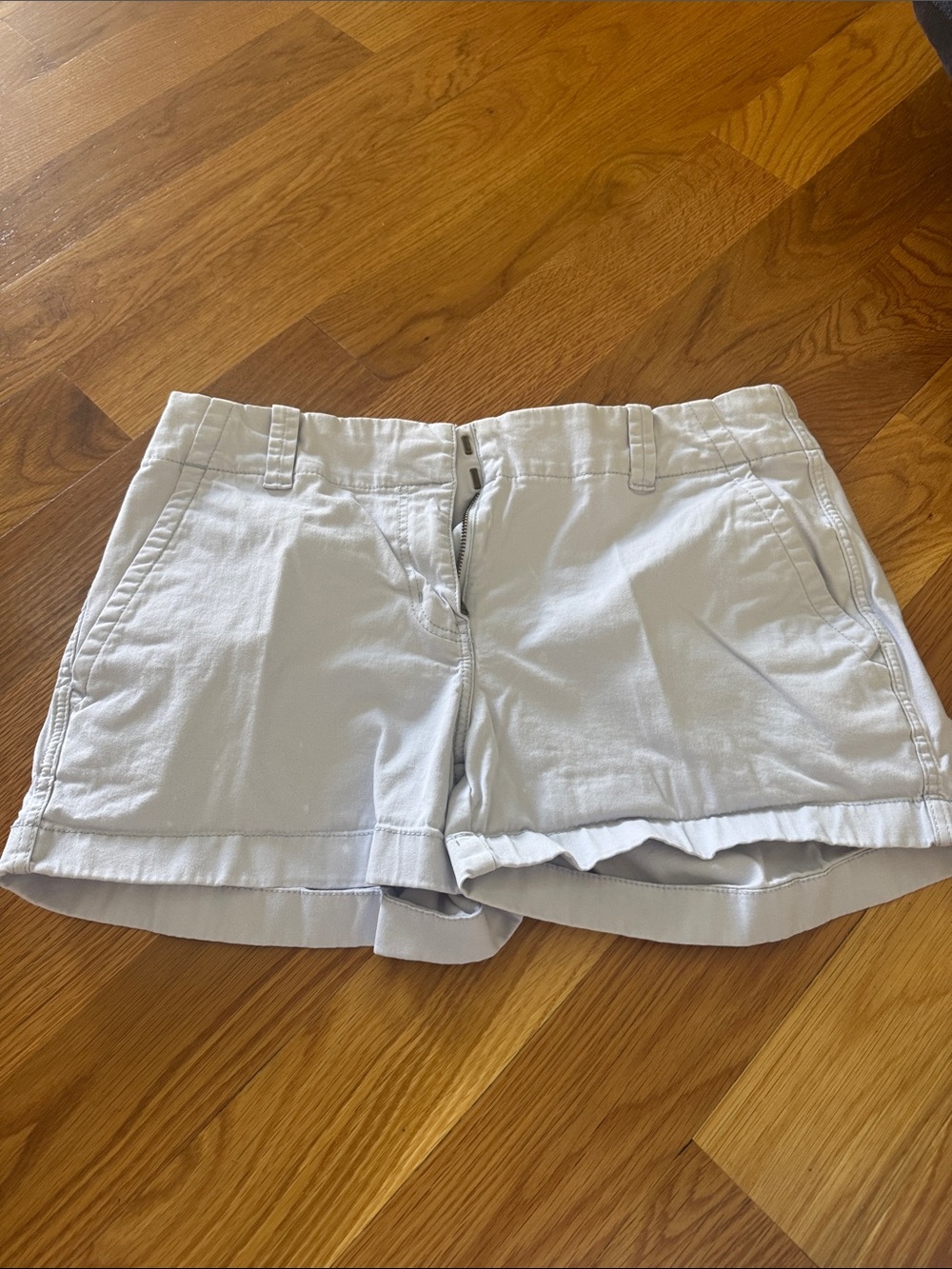 Vineyard Vines Women's Light Gray Casual Shorts